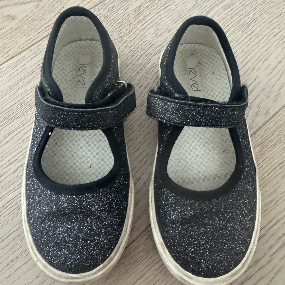 LEVEL
Dazzler Black Girls size 11